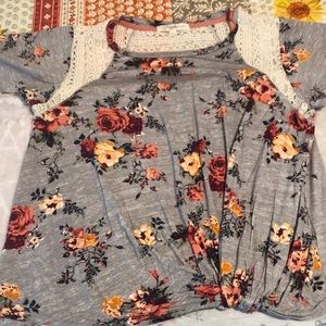 Junior top, cinched hem, floral pattern
